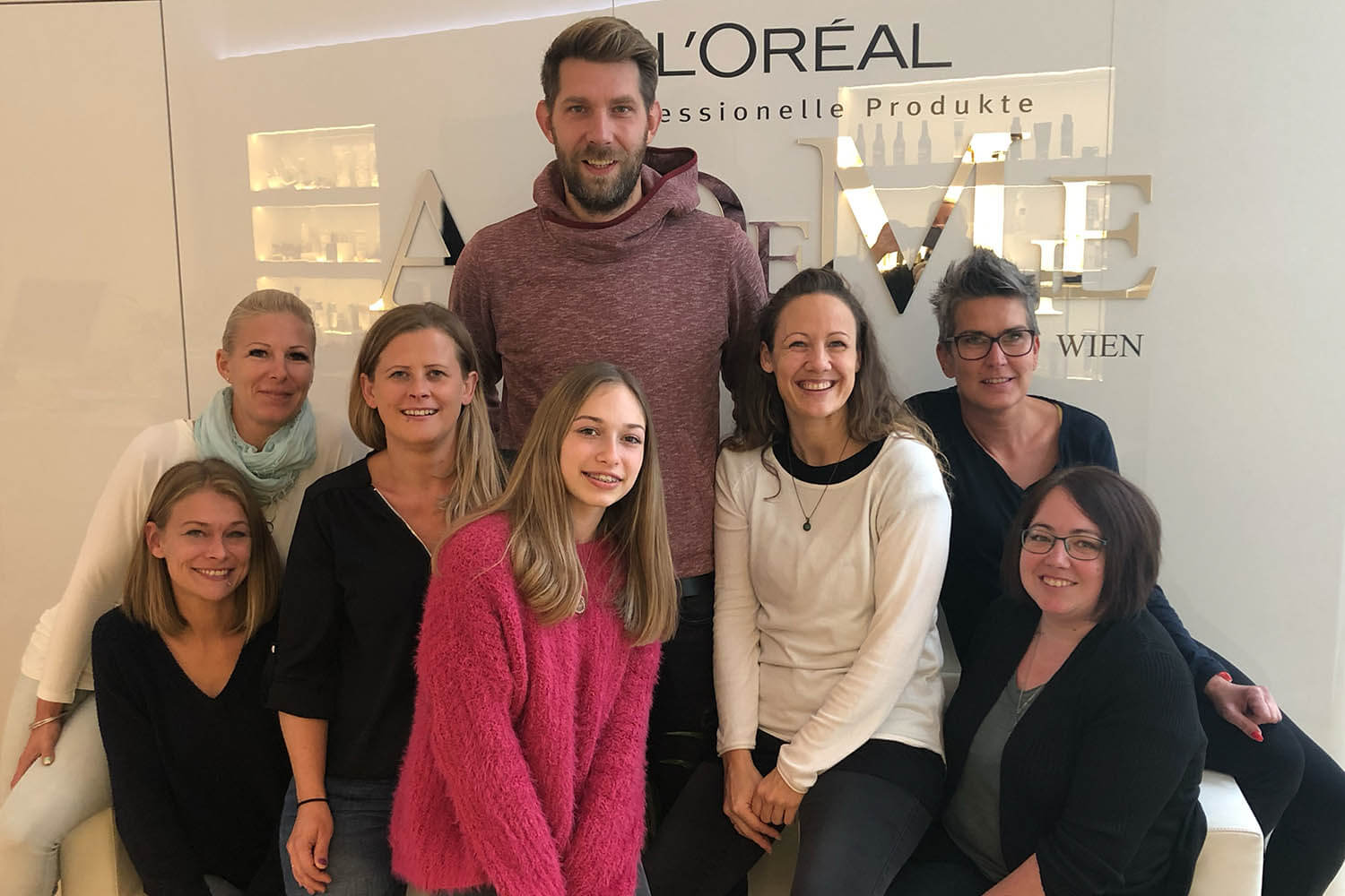 Teamfoto L'Oréal Akademie Wien